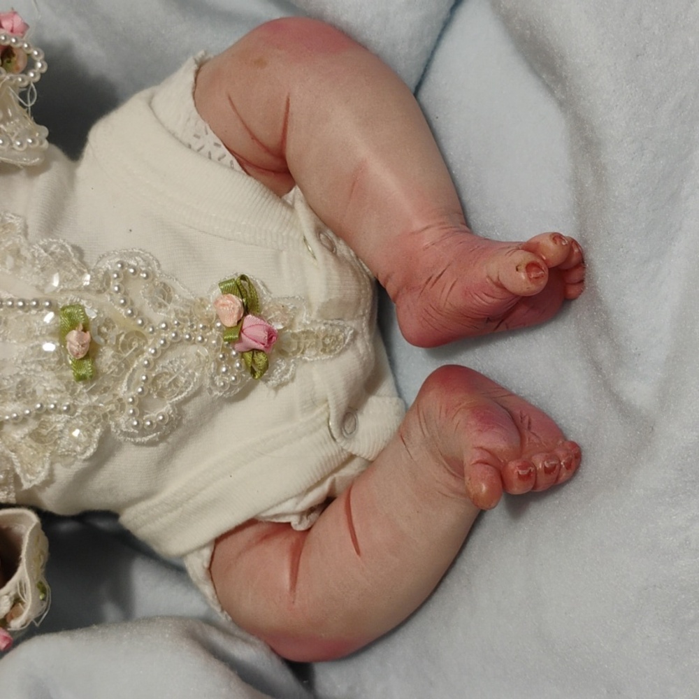 SALE! Newborn Baby That Looks So Real Like She Was Just Born - Picture 4 of 16